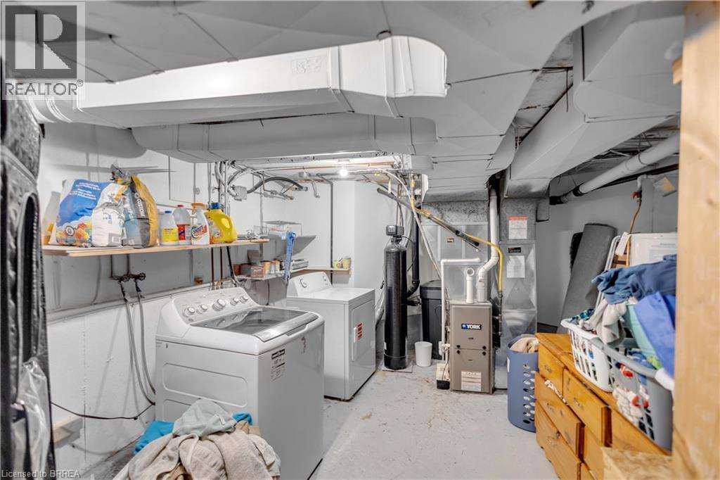 17 Scarfe Avenue, Brantford, ON - Indoor Photo Showing Laundry Room