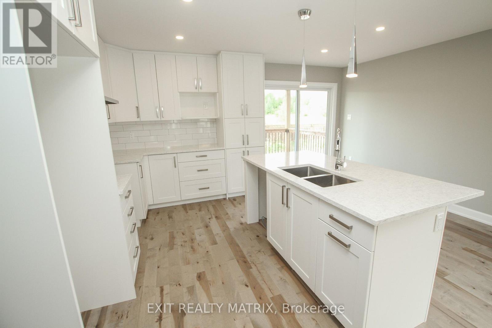 22 Glenco Road, South Stormont, ON - Indoor Photo Showing Kitchen With Double Sink With Upgraded Kitchen