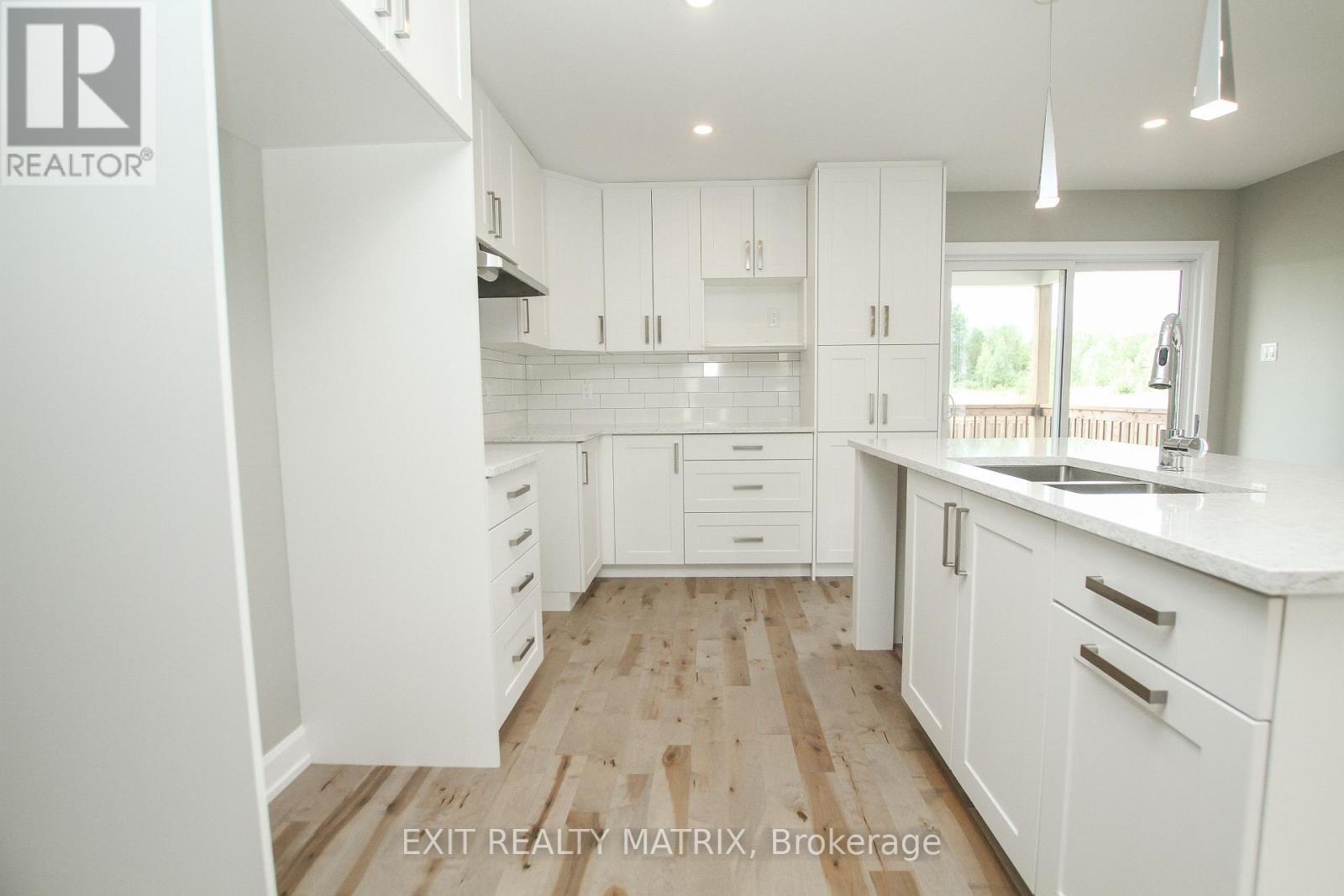 22 Glenco Road, South Stormont, ON - Indoor Photo Showing Kitchen With Double Sink
