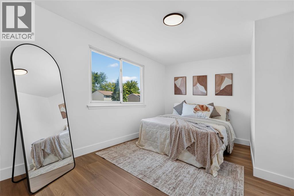 307 Somerset Crescent, Sarnia, ON - Indoor Photo Showing Bedroom