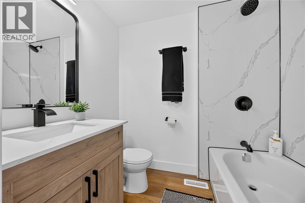 307 Somerset Crescent, Sarnia, ON - Indoor Photo Showing Bathroom