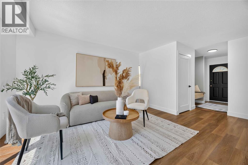 307 Somerset Crescent, Sarnia, ON - Indoor Photo Showing Living Room
