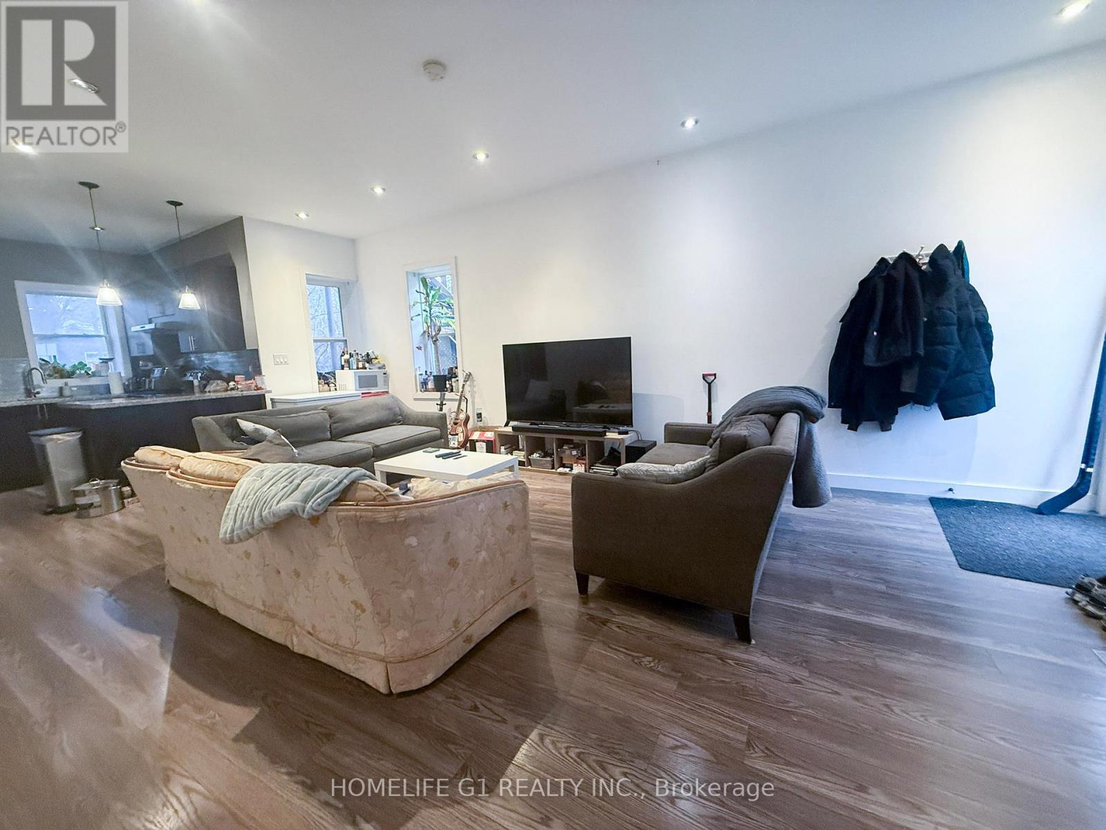 286 Hunter Street W, Hamilton, ON - Indoor Photo Showing Living Room