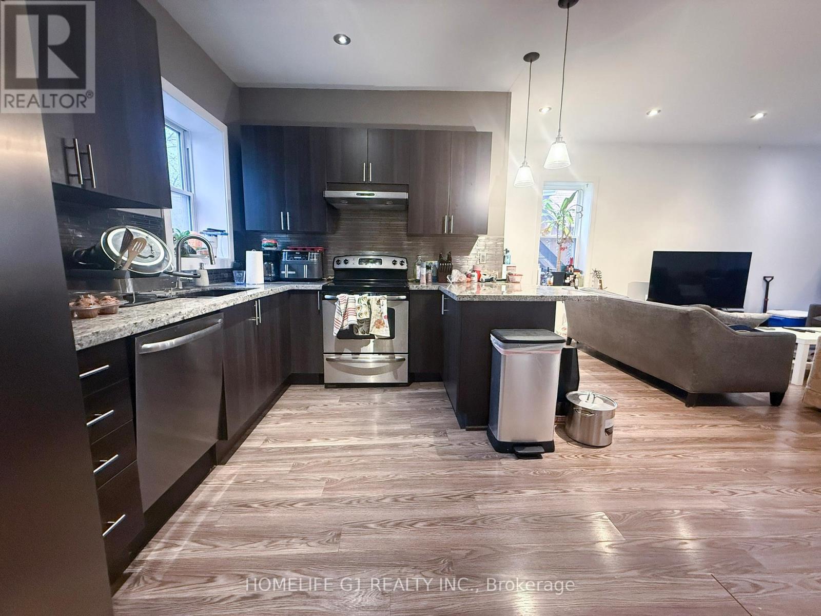 286 Hunter Street W, Hamilton, ON - Indoor Photo Showing Kitchen With Stainless Steel Kitchen With Upgraded Kitchen