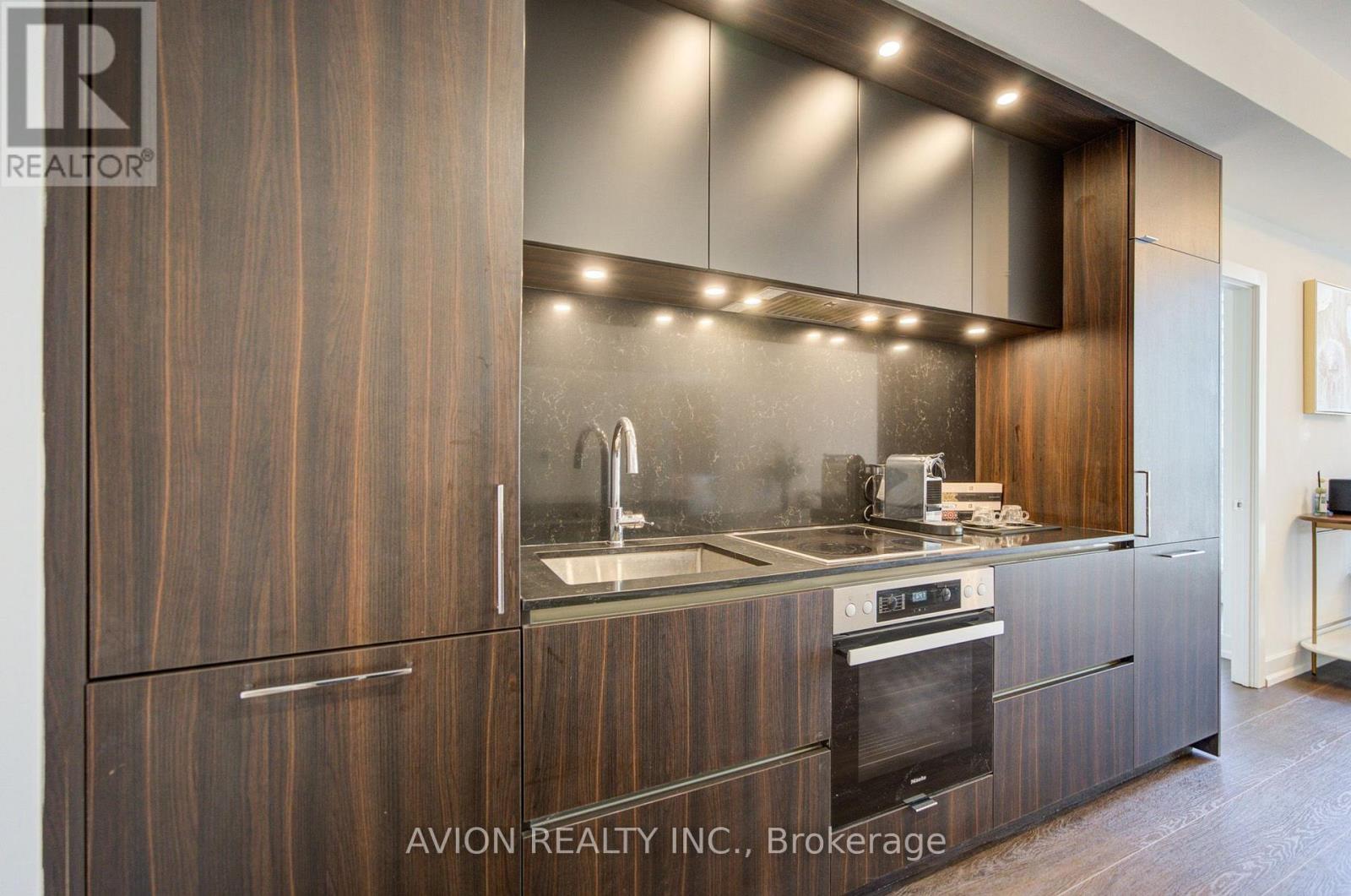 1605 - 15 Mercer Street, Toronto, ON - Indoor Photo Showing Kitchen