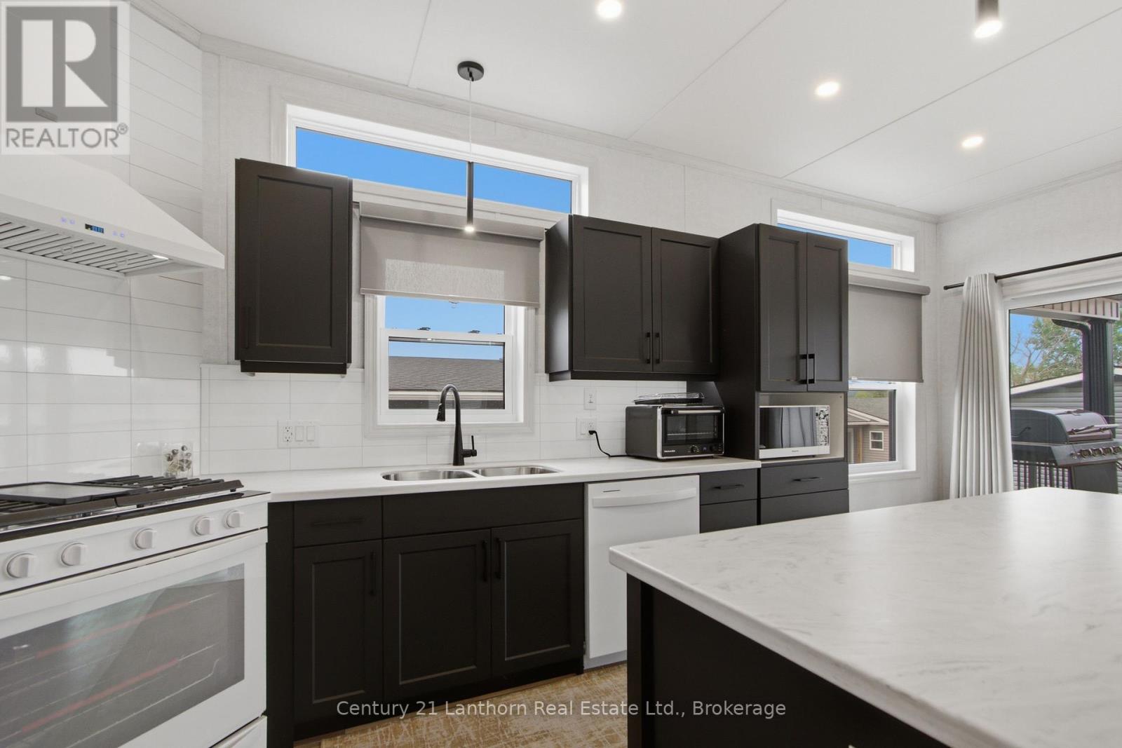 25 - 484 Frankford Stirling Road, Quinte West (Sidney Ward), ON - Indoor Photo Showing Kitchen With Double Sink