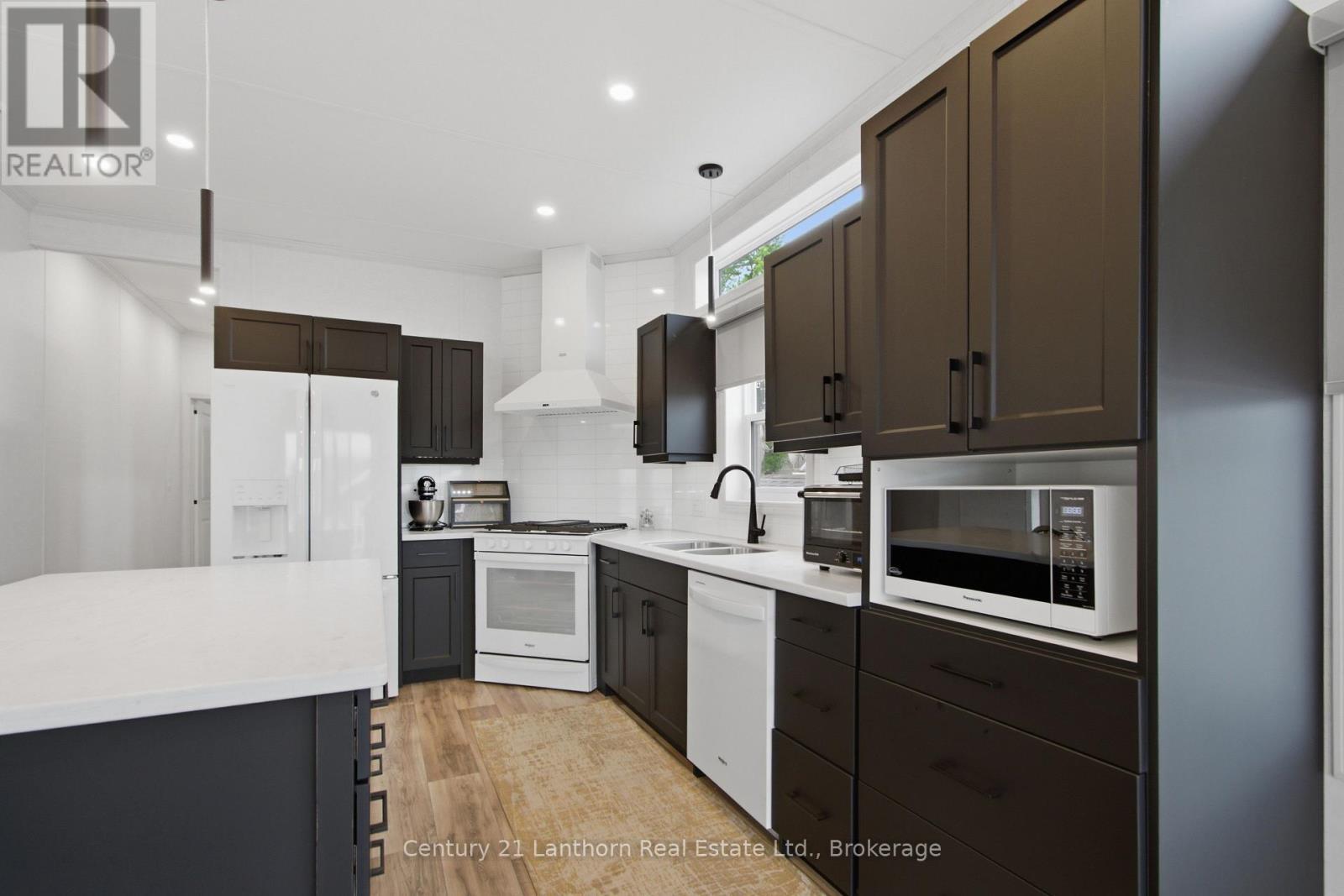 25 - 484 Frankford Stirling Road, Quinte West (Sidney Ward), ON - Indoor Photo Showing Kitchen