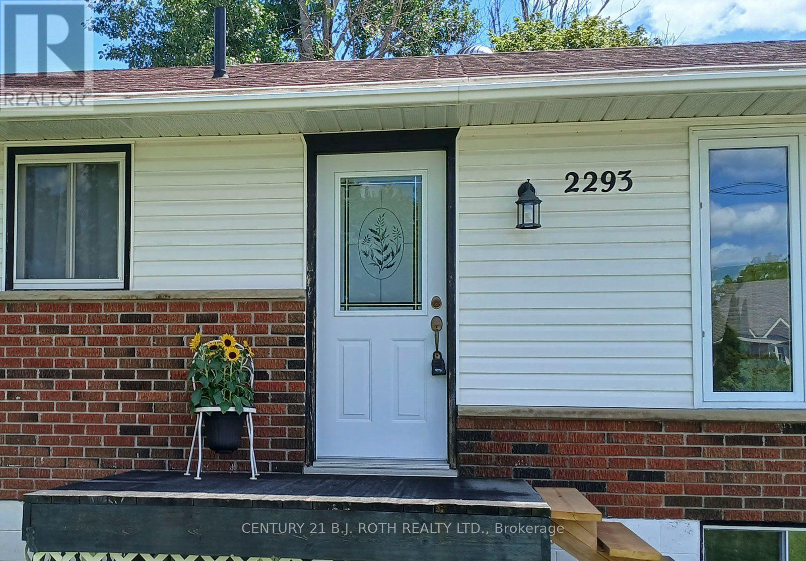 2293 Victoria Street, Innisfil, ON - Outdoor With Exterior