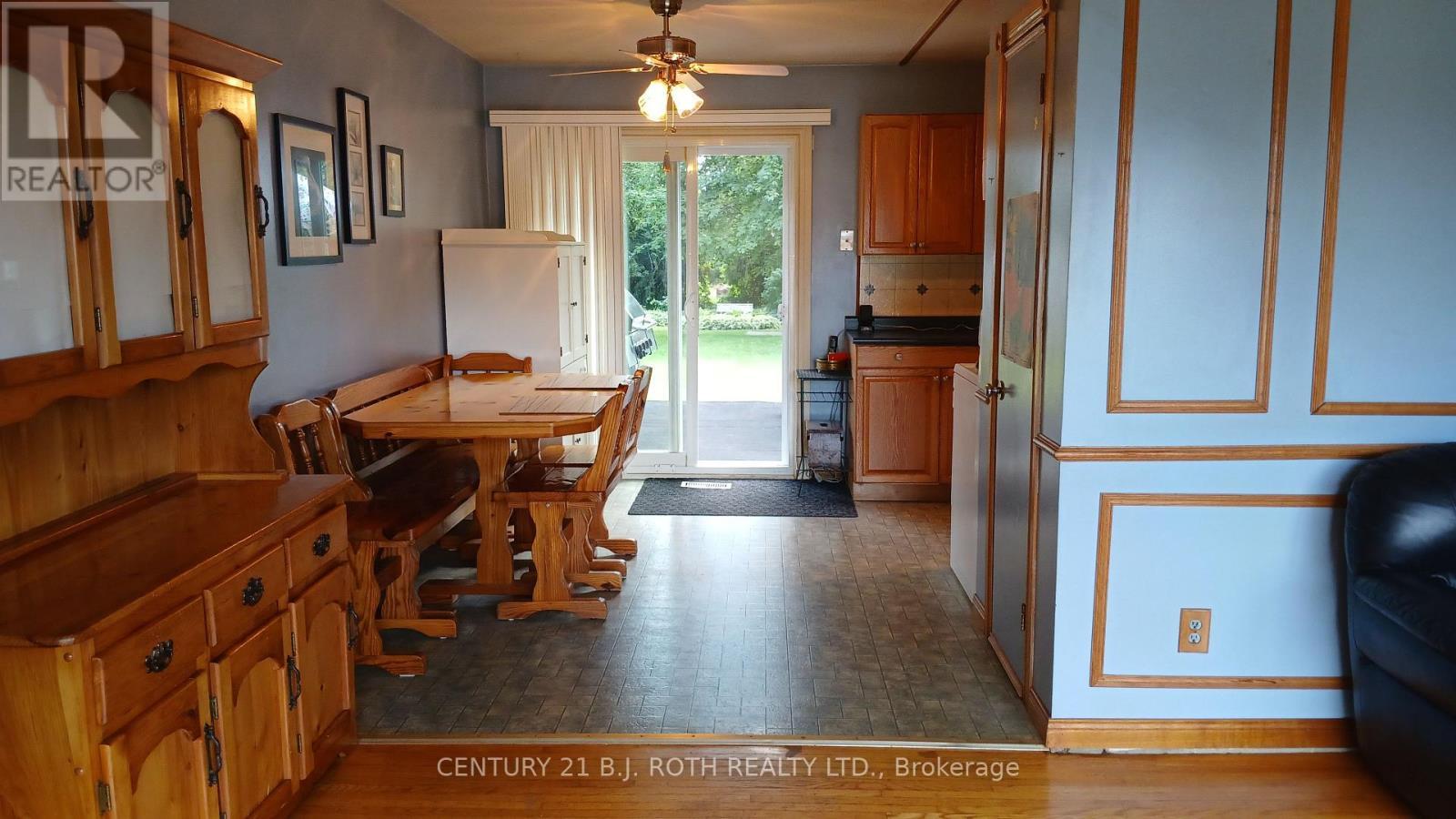 2293 Victoria Street, Innisfil, ON - Indoor Photo Showing Dining Room