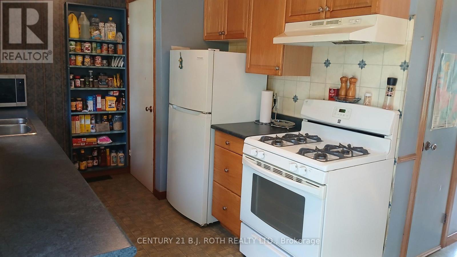 2293 Victoria Street, Innisfil, ON - Indoor Photo Showing Kitchen