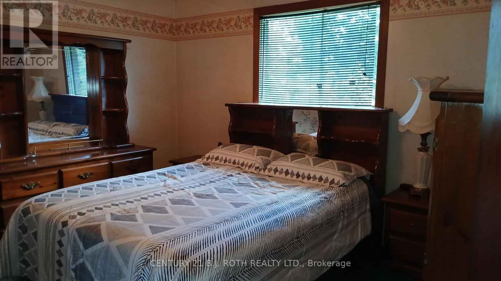 2293 Victoria Street, Innisfil, ON - Indoor Photo Showing Bedroom