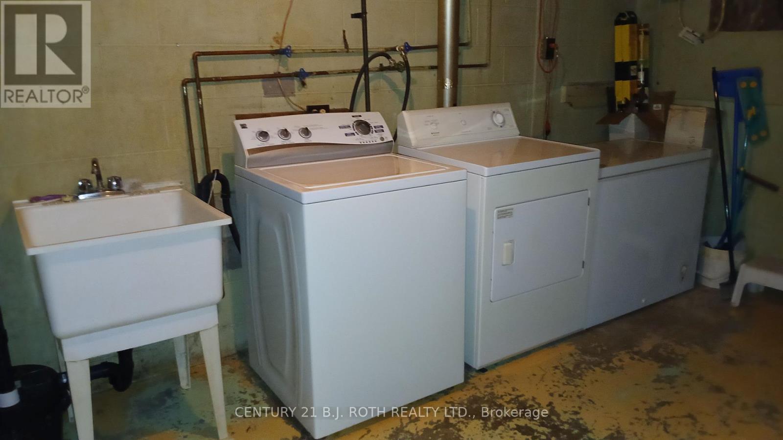 2293 Victoria Street, Innisfil, ON - Indoor Photo Showing Laundry Room