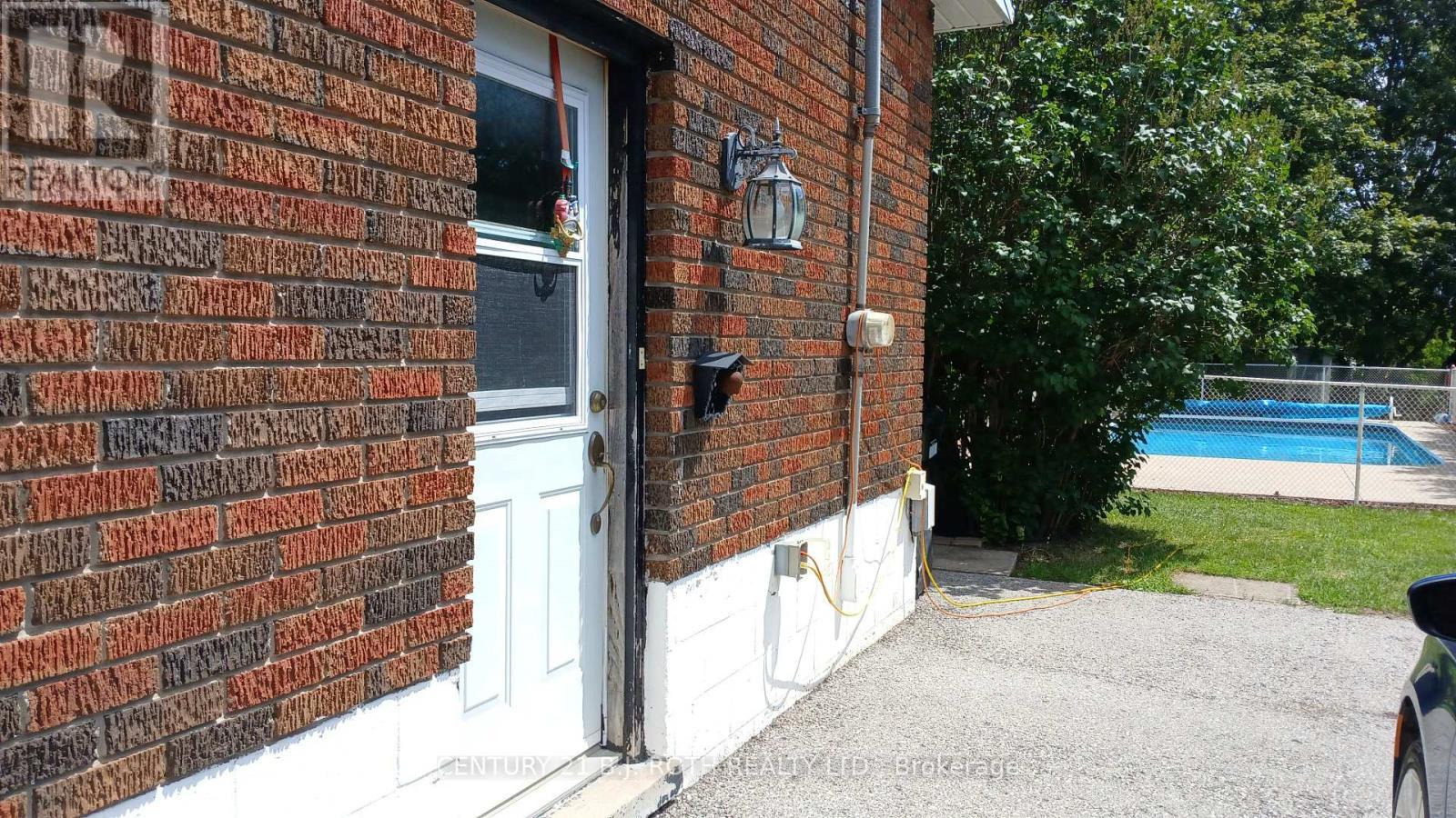 2293 Victoria Street, Innisfil, ON - Outdoor With In Ground Pool