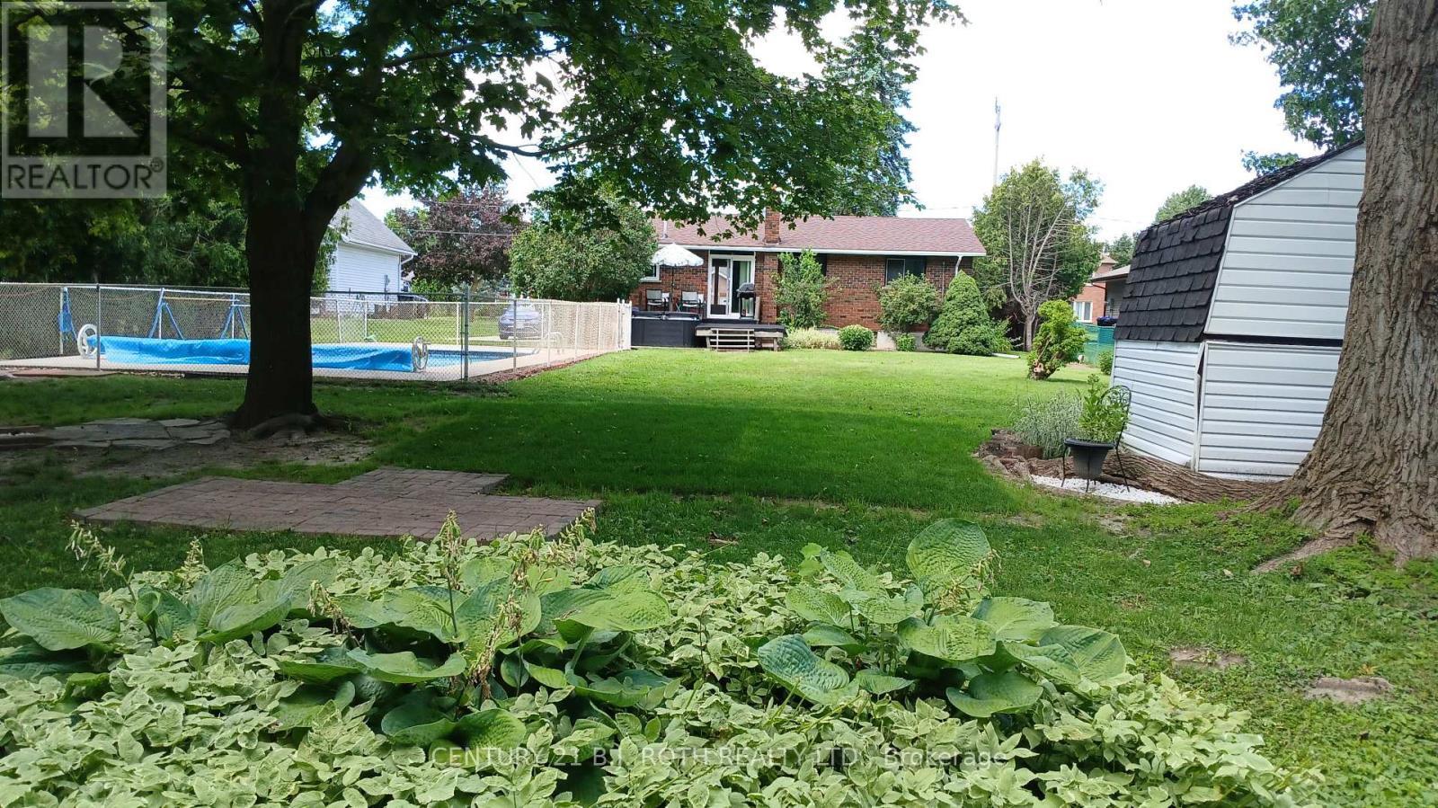 2293 Victoria Street, Innisfil, ON - Outdoor With In Ground Pool