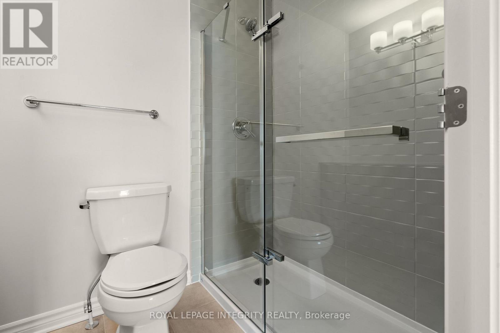 79 Rawah Private W, Ottawa, ON - Indoor Photo Showing Bathroom