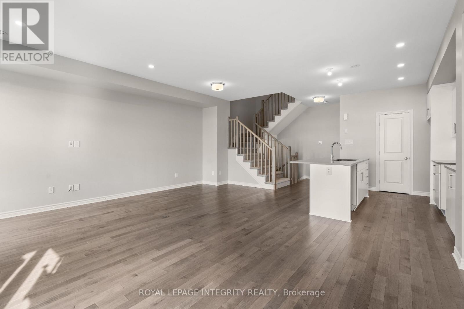 79 Rawah Private W, Ottawa, ON - Indoor