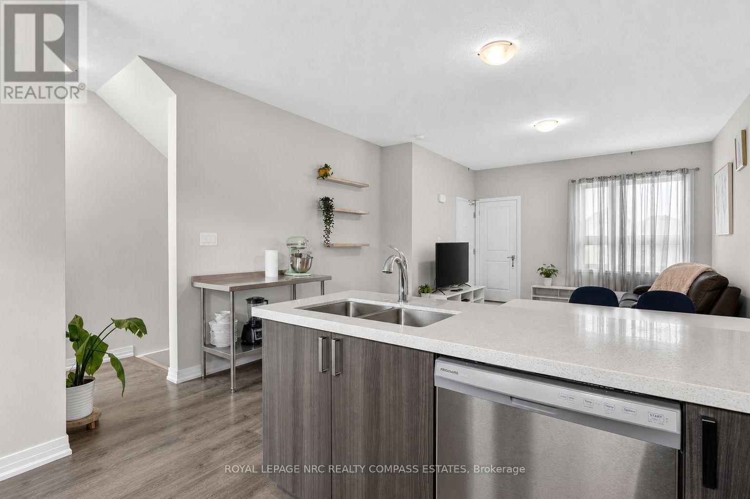 119 - 6705 Cropp Street, Niagara Falls (Morrison), ON - Indoor Photo Showing Kitchen With Double Sink