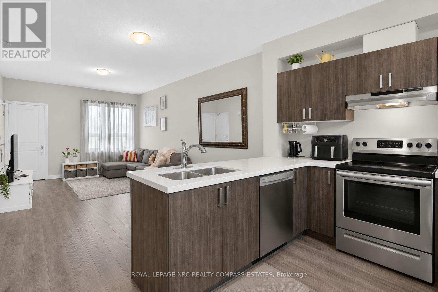 119 - 6705 Cropp Street, Niagara Falls (Morrison), ON - Indoor Photo Showing Kitchen With Double Sink