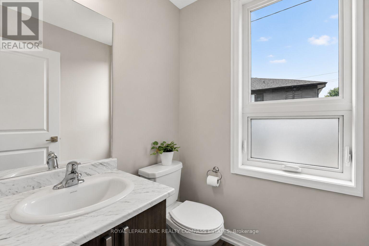 119 - 6705 Cropp Street, Niagara Falls (Morrison), ON - Indoor Photo Showing Bathroom