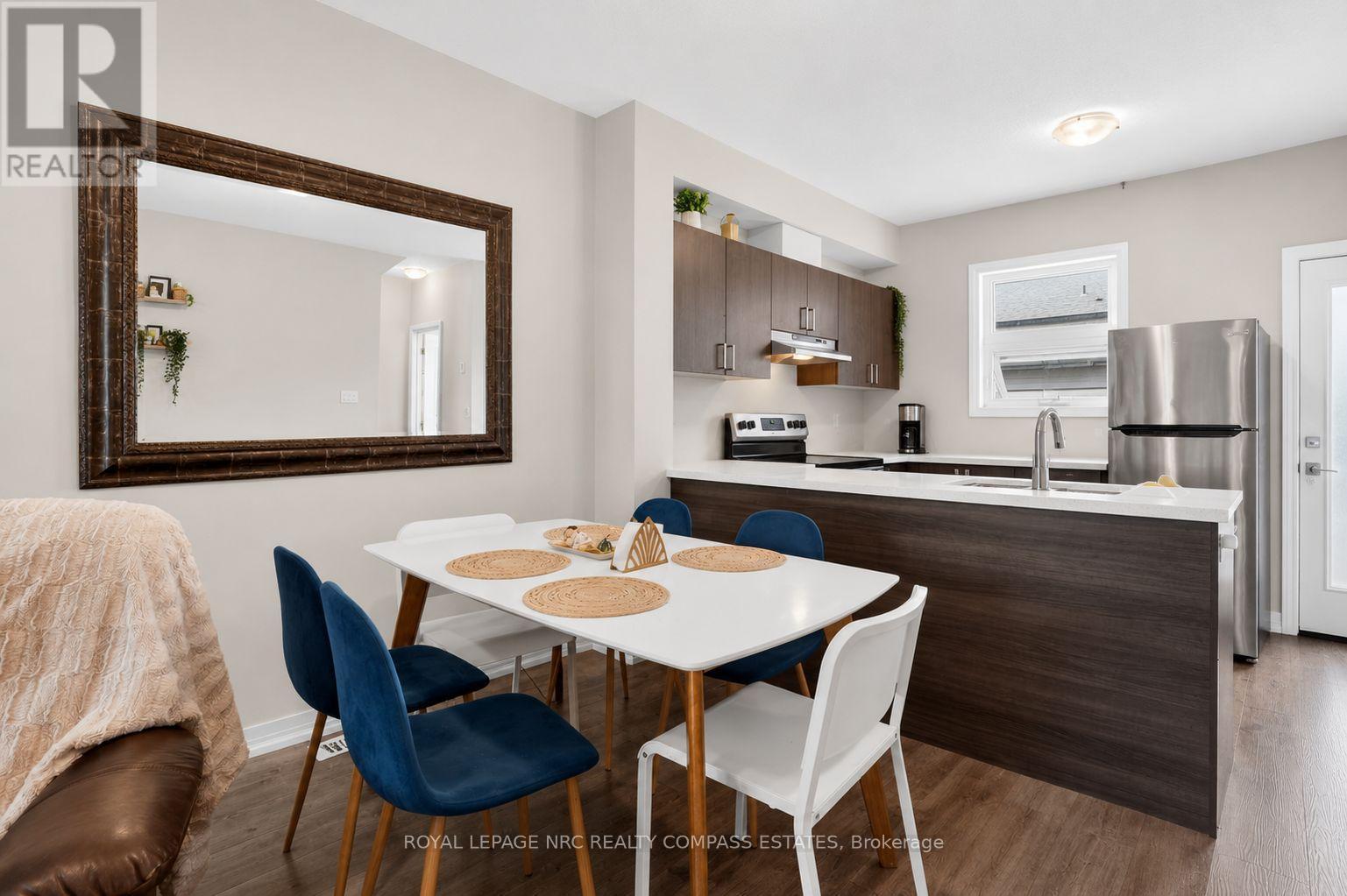 119 - 6705 Cropp Street, Niagara Falls (Morrison), ON - Indoor Photo Showing Dining Room