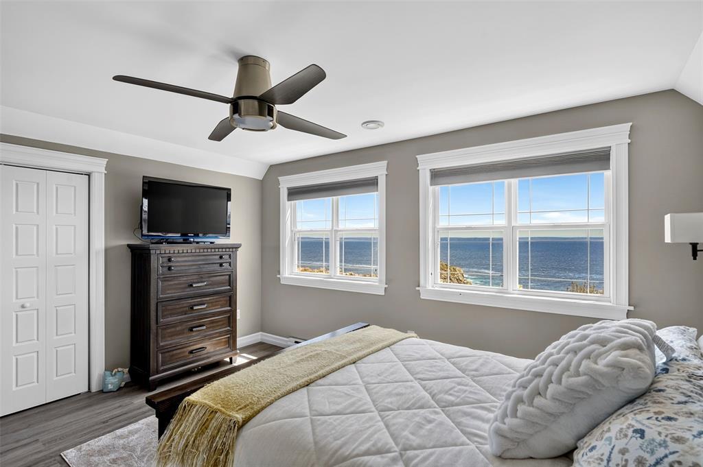 13 The Green Road, Upper Island Cove, NL - Indoor Photo Showing Bedroom