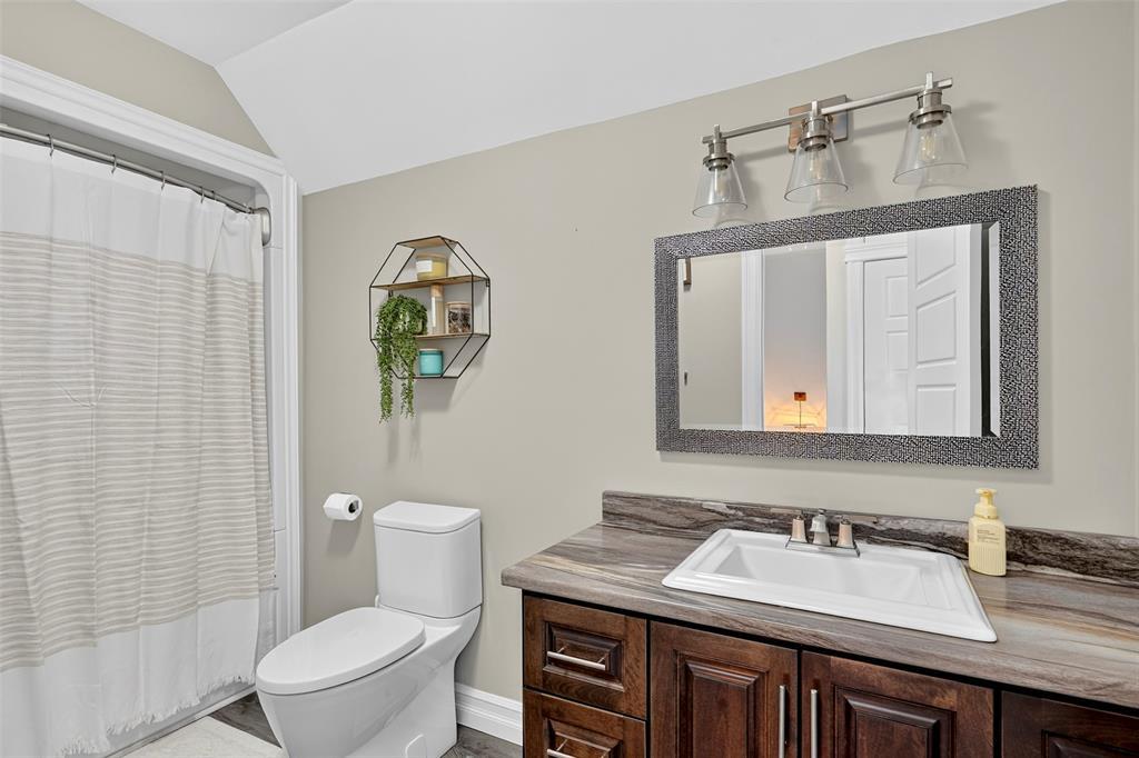 13 The Green Road, Upper Island Cove, NL - Indoor Photo Showing Bathroom