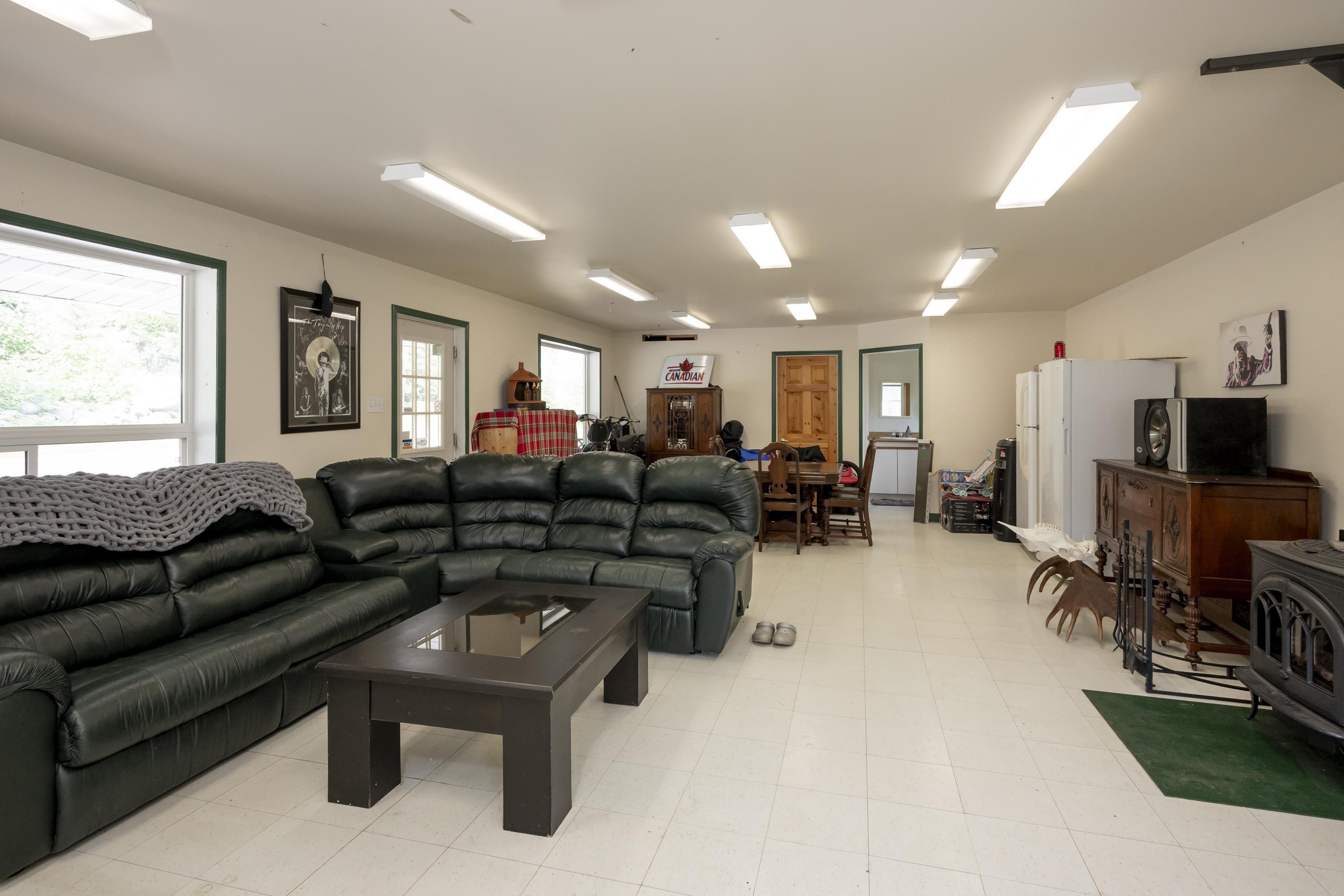 7081 Hwy 61, Neebing, ON - Indoor Photo Showing Living Room