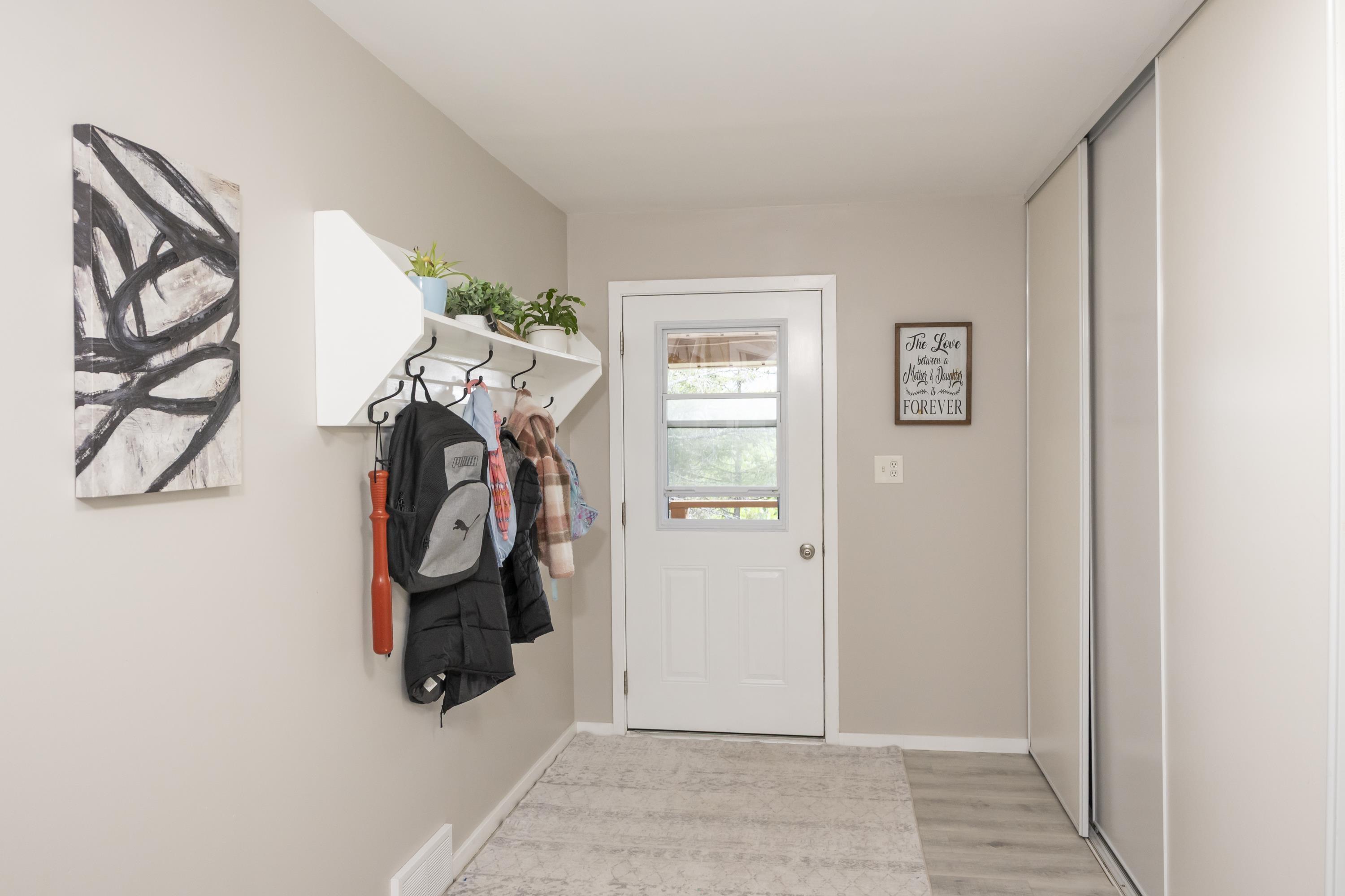 7081 Hwy 61, Neebing, ON - Indoor Photo Showing Other Room