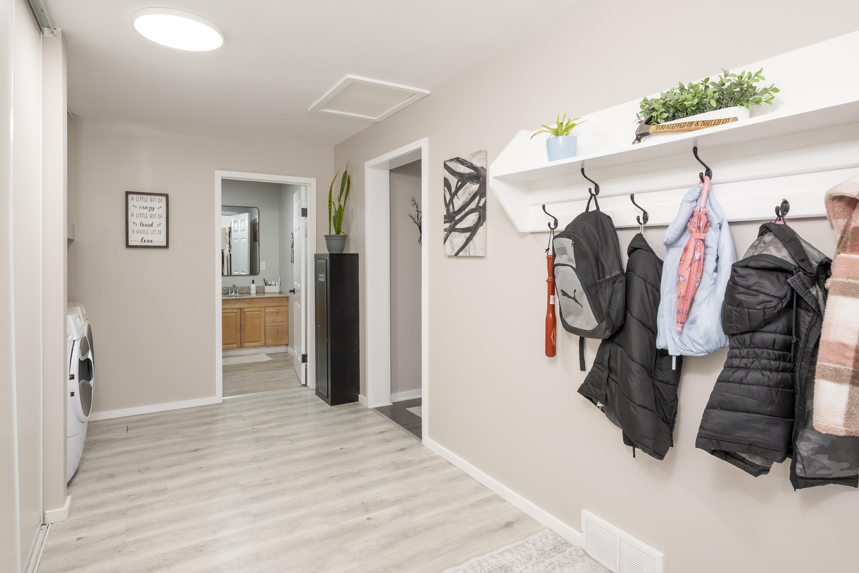 7081 Hwy 61, Neebing, ON - Indoor