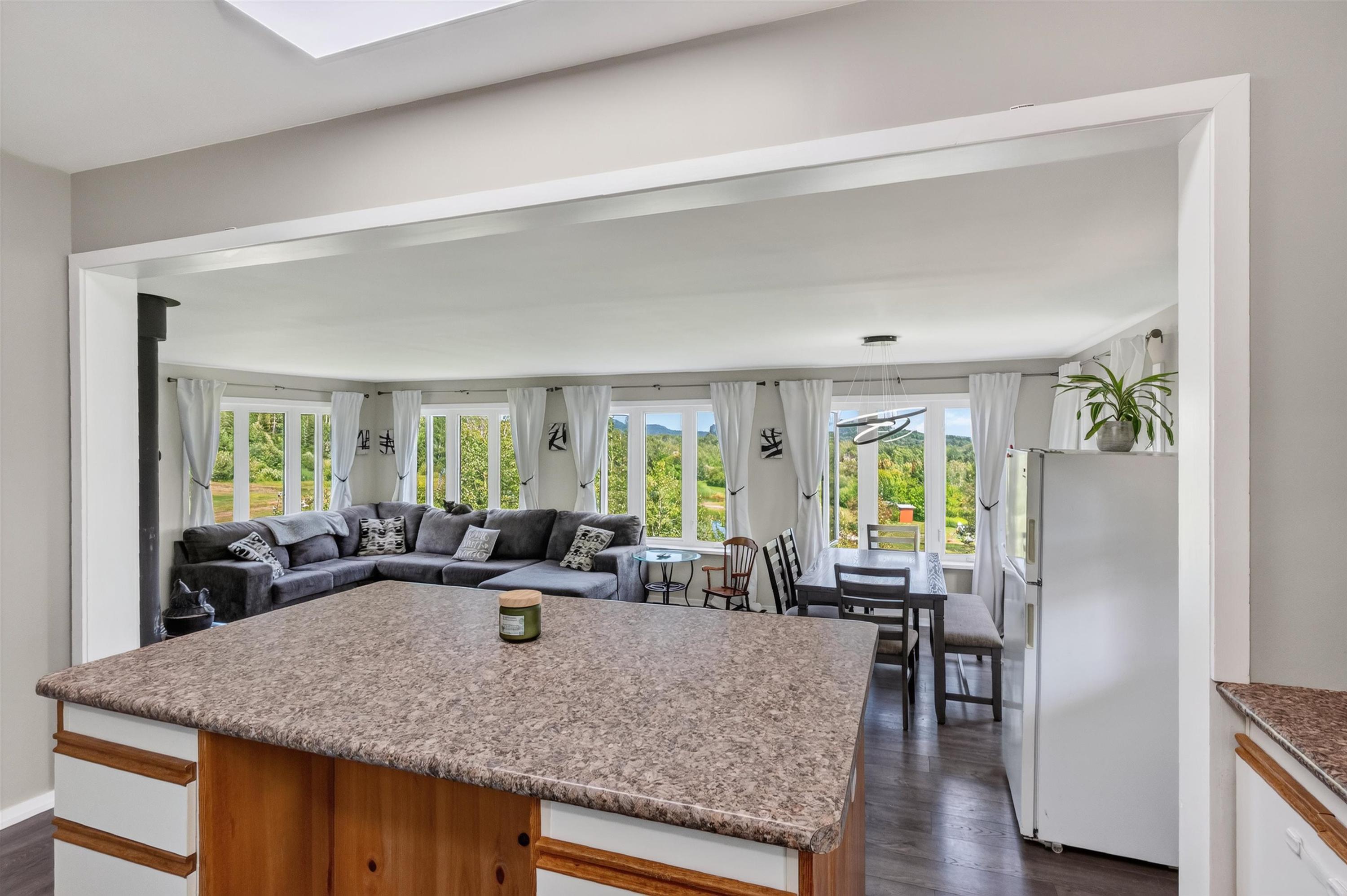 7081 Hwy 61, Neebing, ON - Indoor Photo Showing Other Room