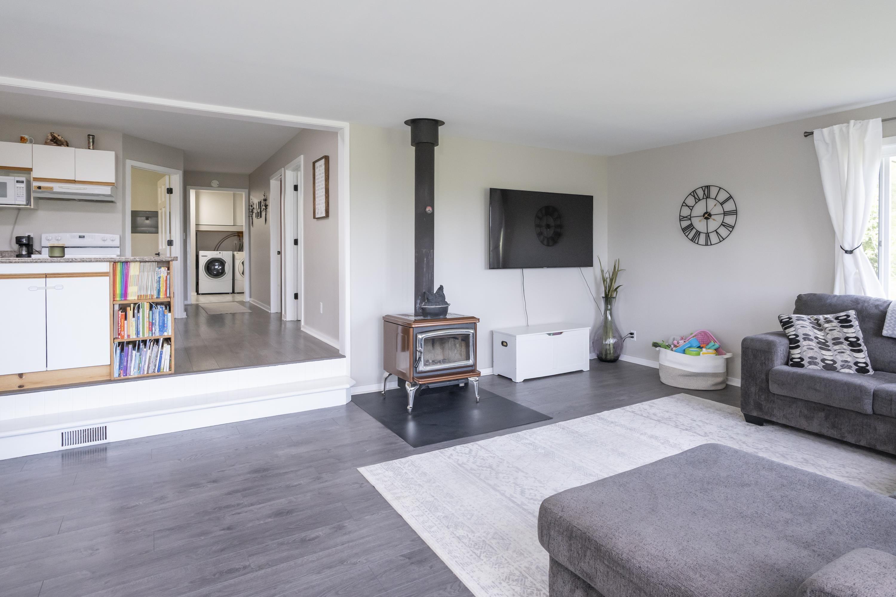 7081 Hwy 61, Neebing, ON - Indoor Photo Showing Living Room