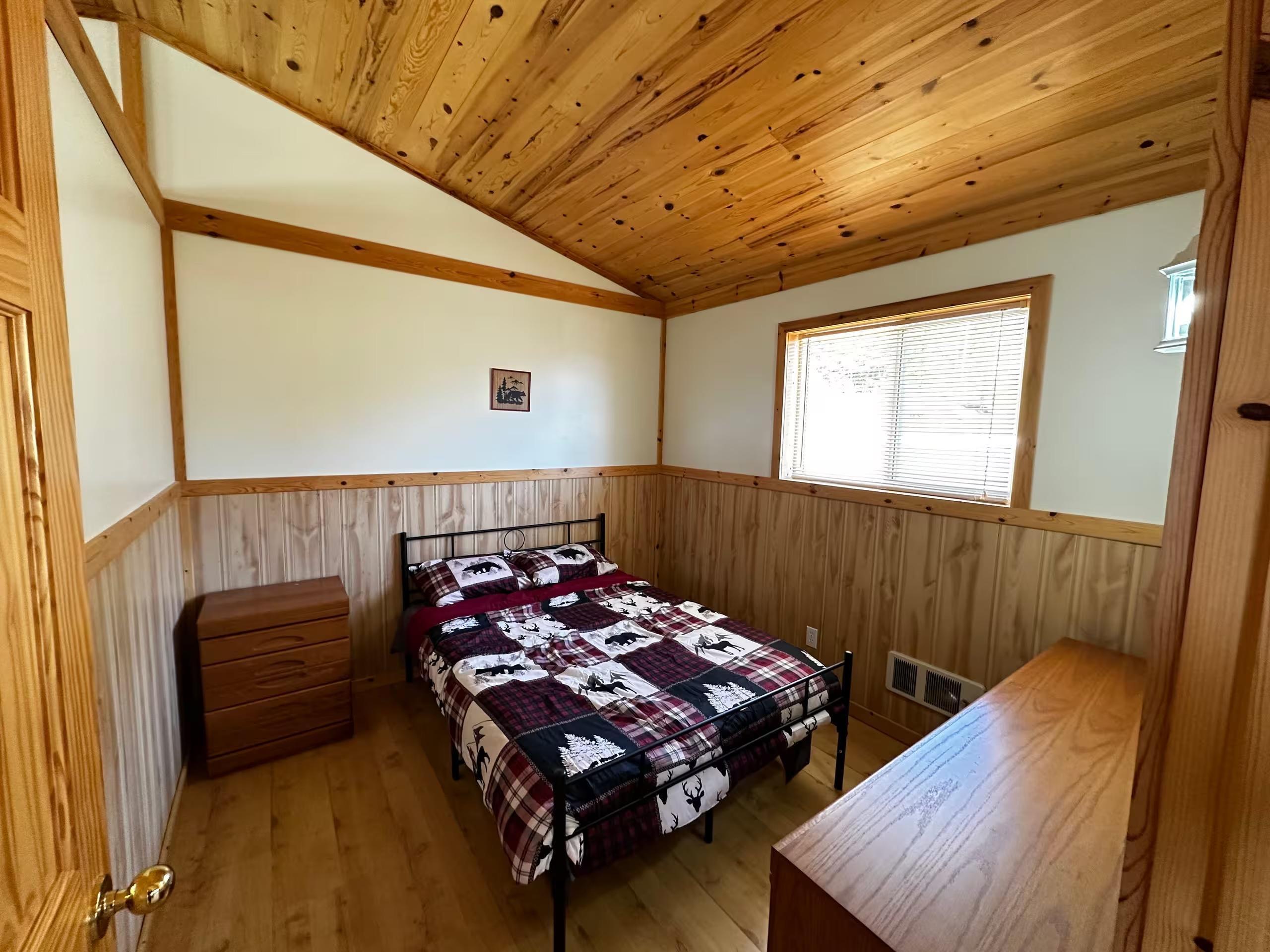 7081 Hwy 61, Neebing, ON - Indoor Photo Showing Bedroom