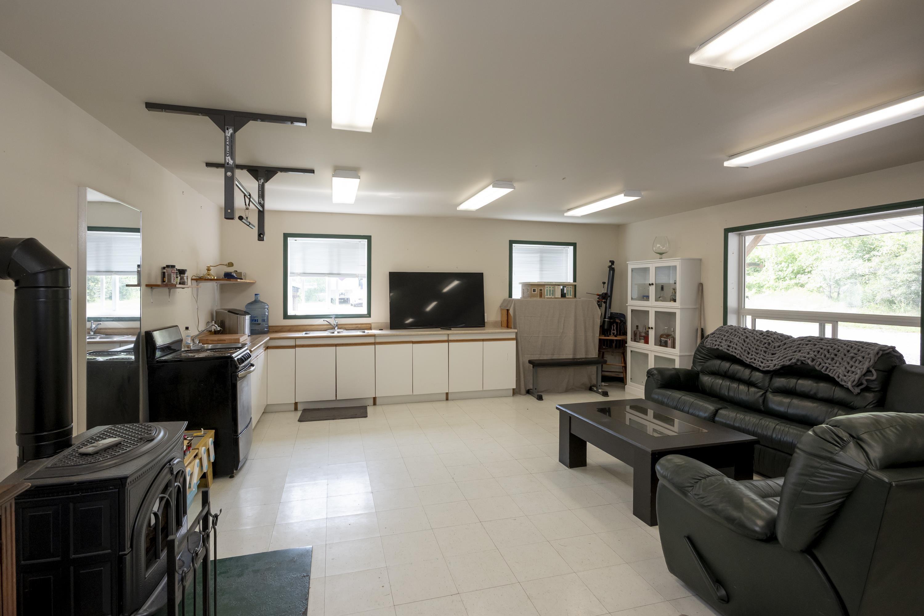 7081 Hwy 61, Neebing, ON - Indoor