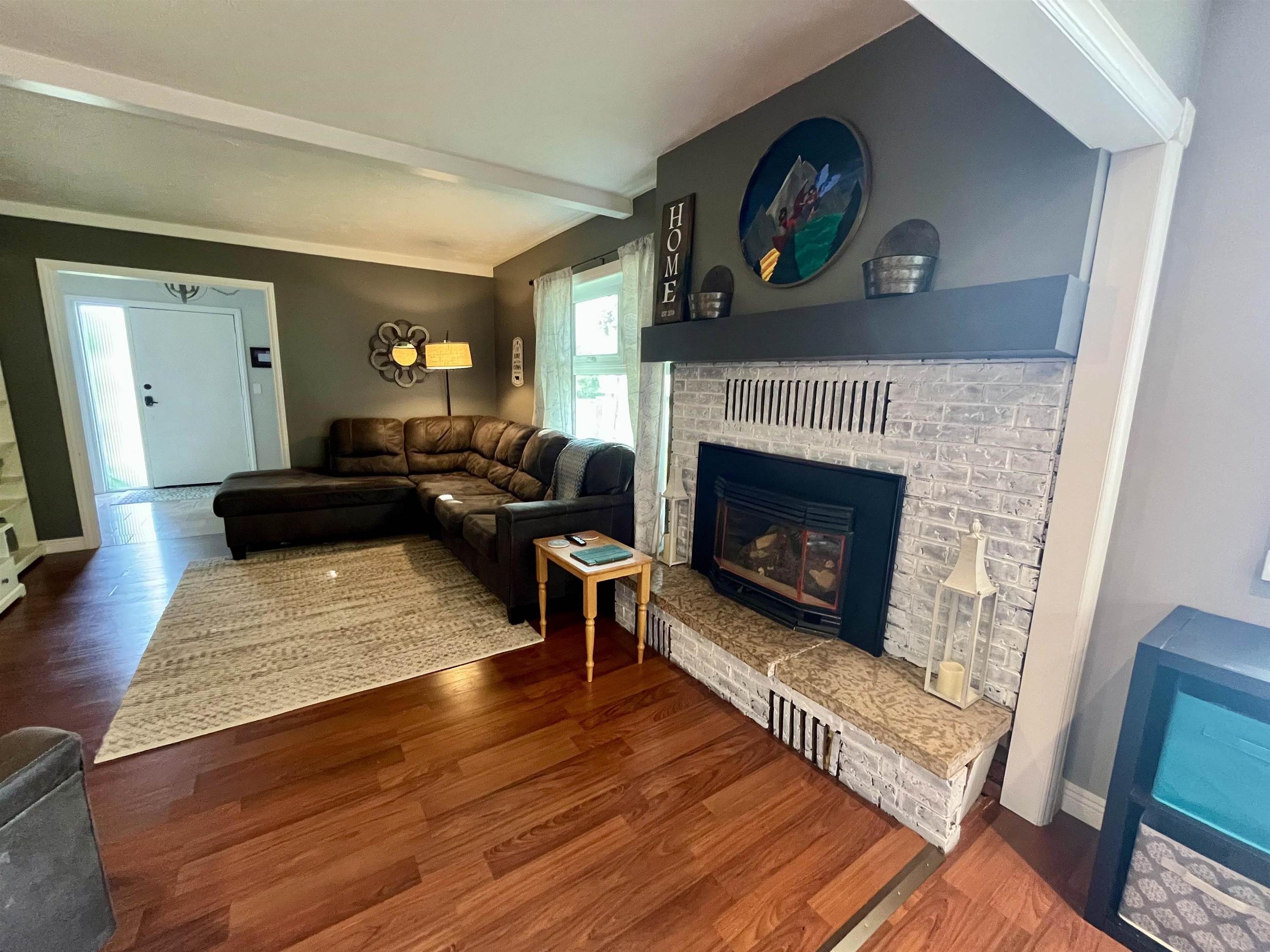 633 Church St, Fort Frances, ON - Indoor Photo Showing Living Room With Fireplace