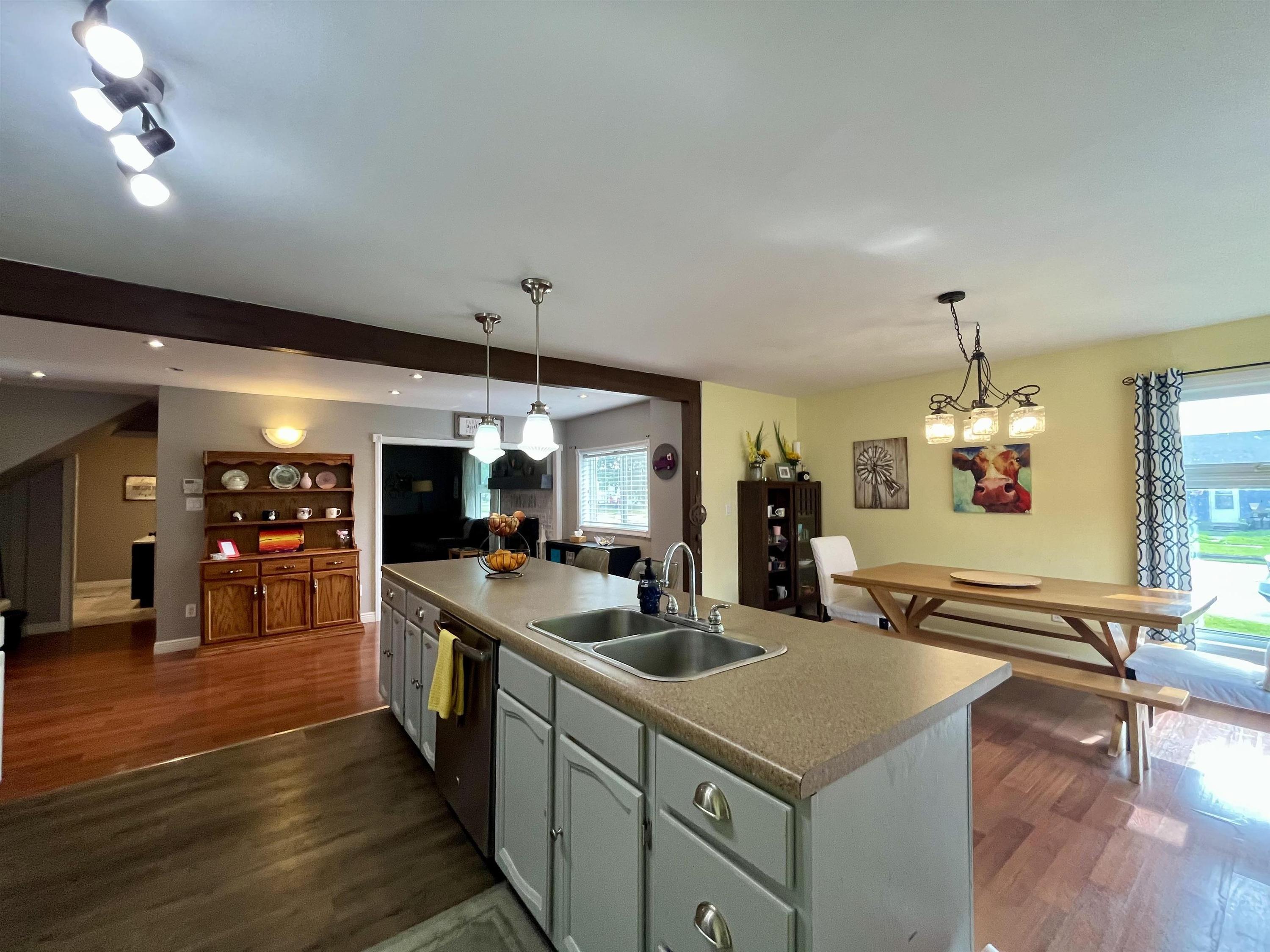 633 Church St, Fort Frances, ON - Indoor Photo Showing Kitchen With Double Sink