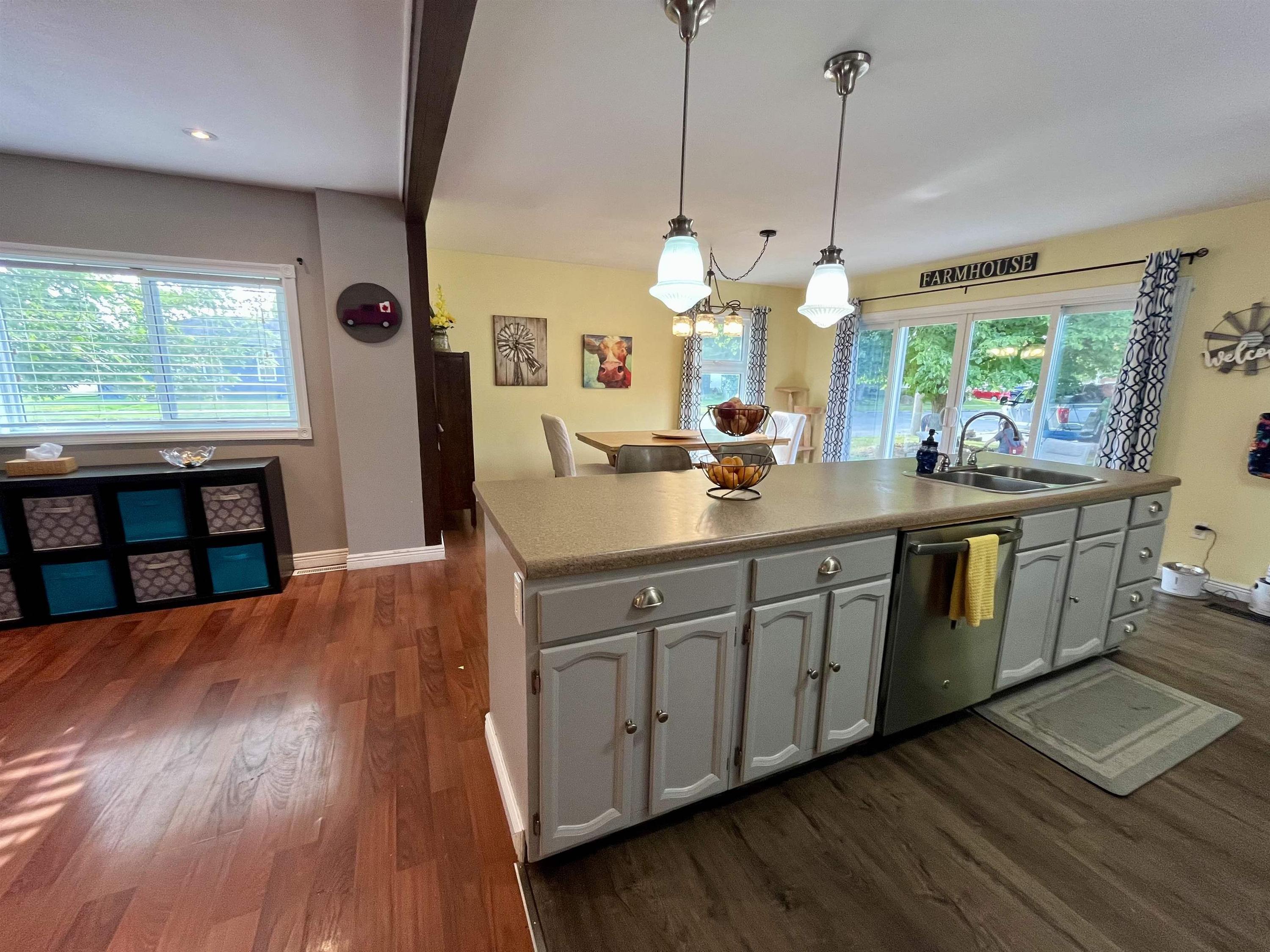 633 Church St, Fort Frances, ON - Indoor Photo Showing Kitchen With Double Sink