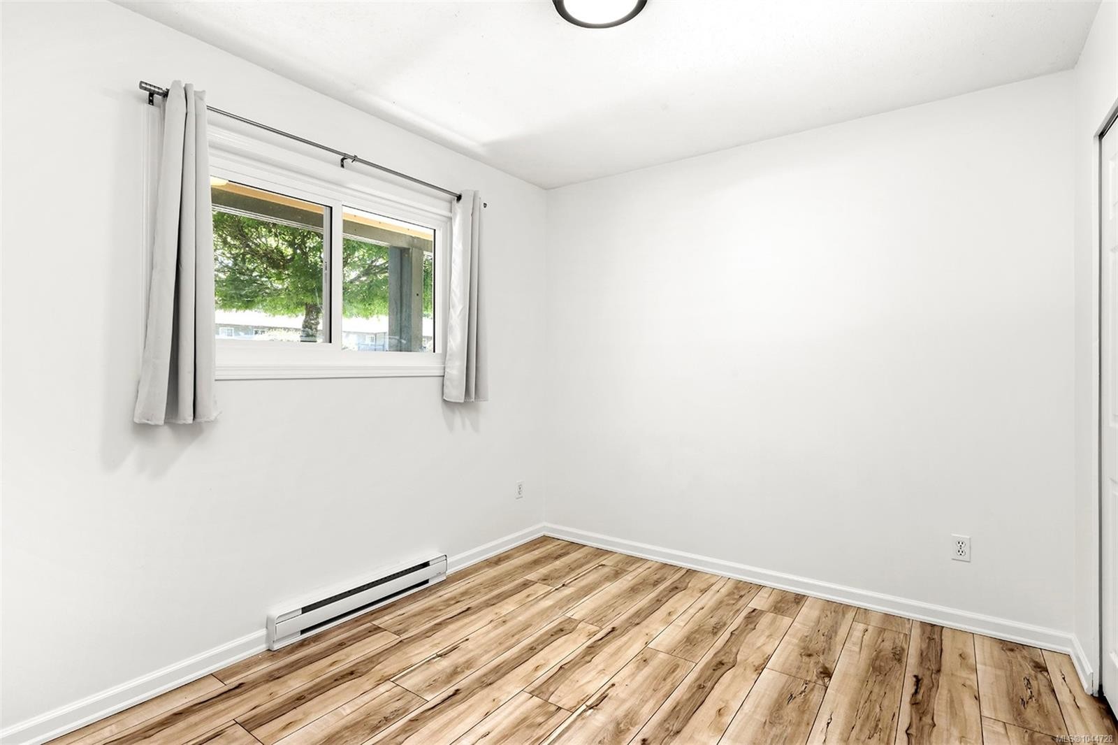 #8-1520 Piercy Ave, Courtenay, BC - Indoor Photo Showing Other Room