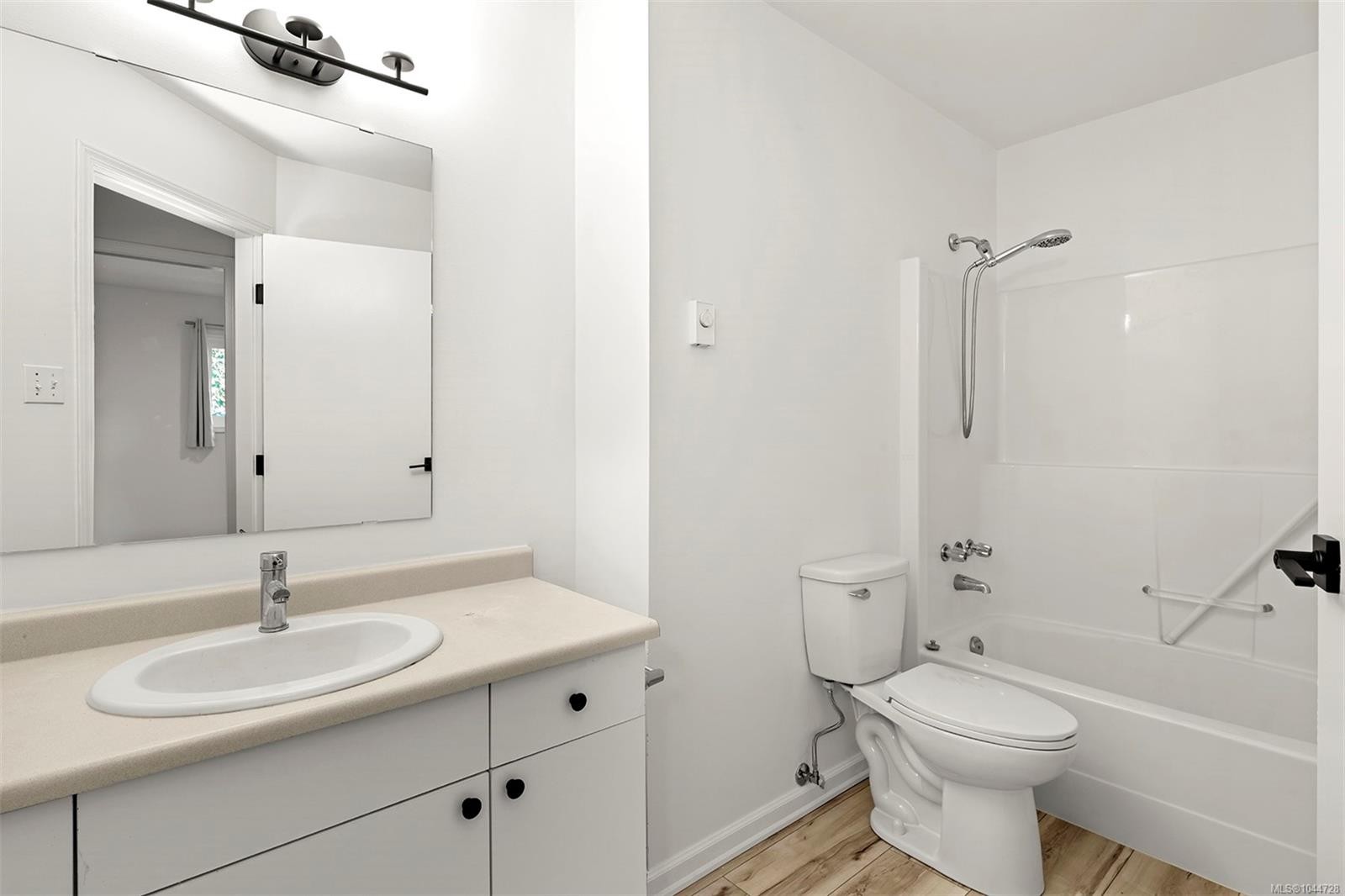 #8-1520 Piercy Ave, Courtenay, BC - Indoor Photo Showing Bathroom