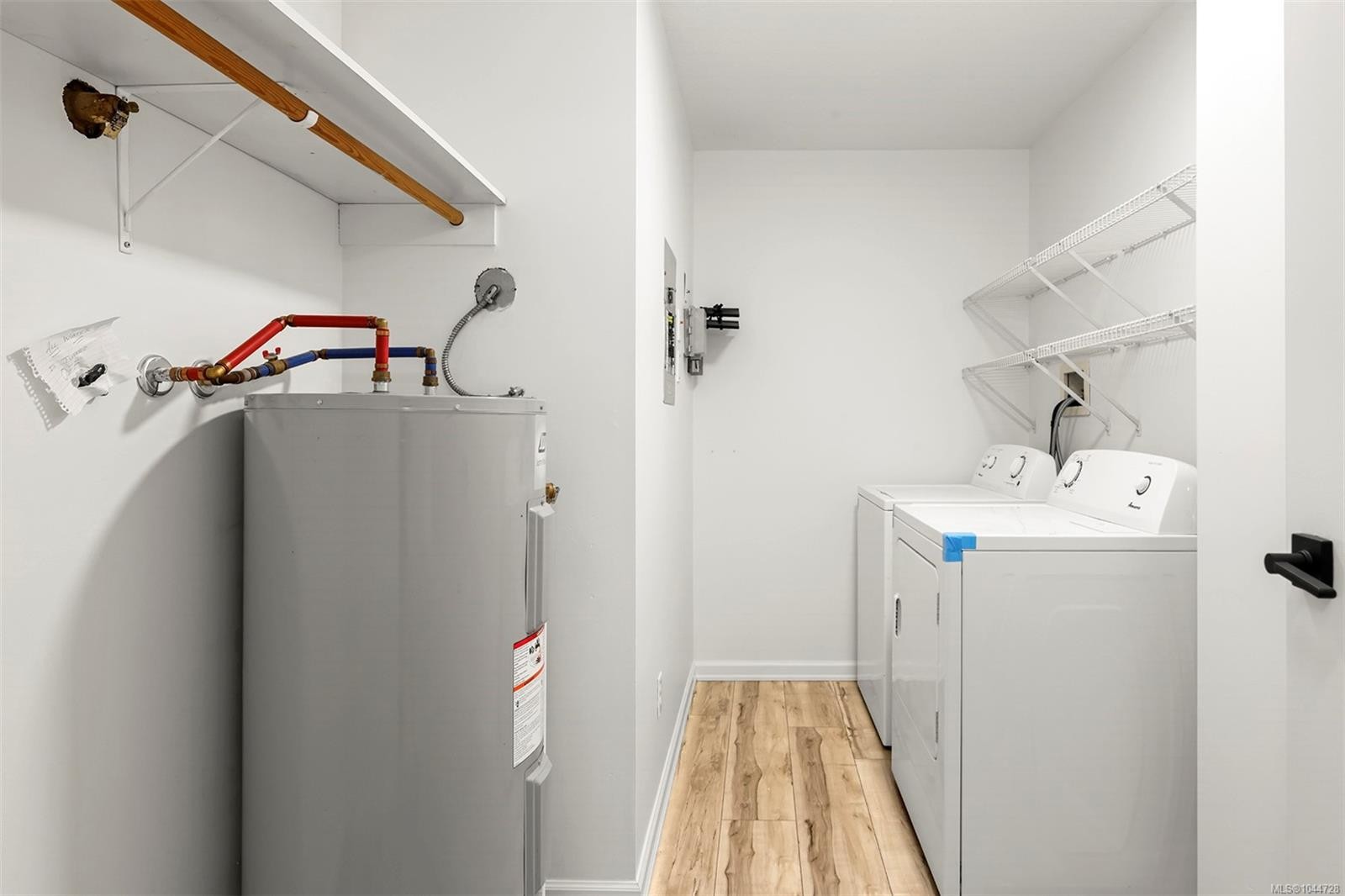 #8-1520 Piercy Ave, Courtenay, BC - Indoor Photo Showing Laundry Room
