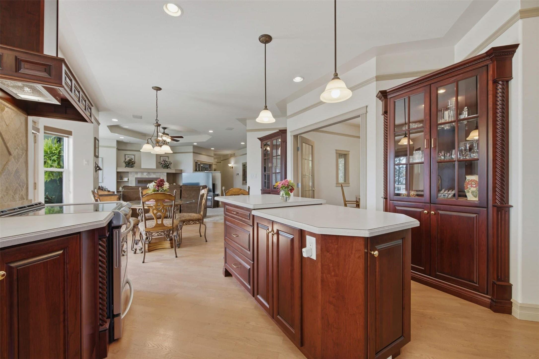 594 Mountain Drive, Vernon, BC - Indoor Photo Showing Kitchen
