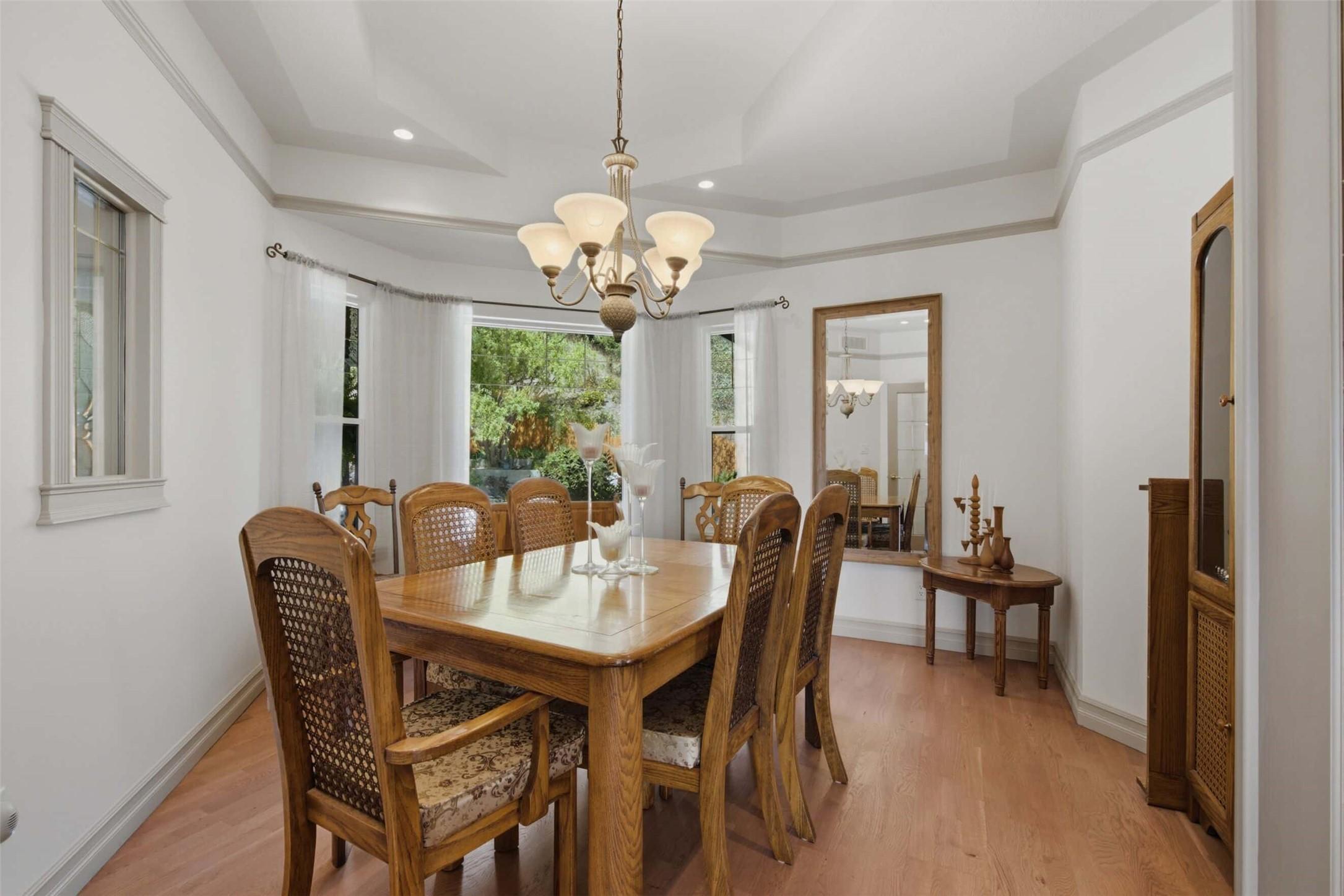 594 Mountain Drive, Vernon, BC - Indoor Photo Showing Dining Room
