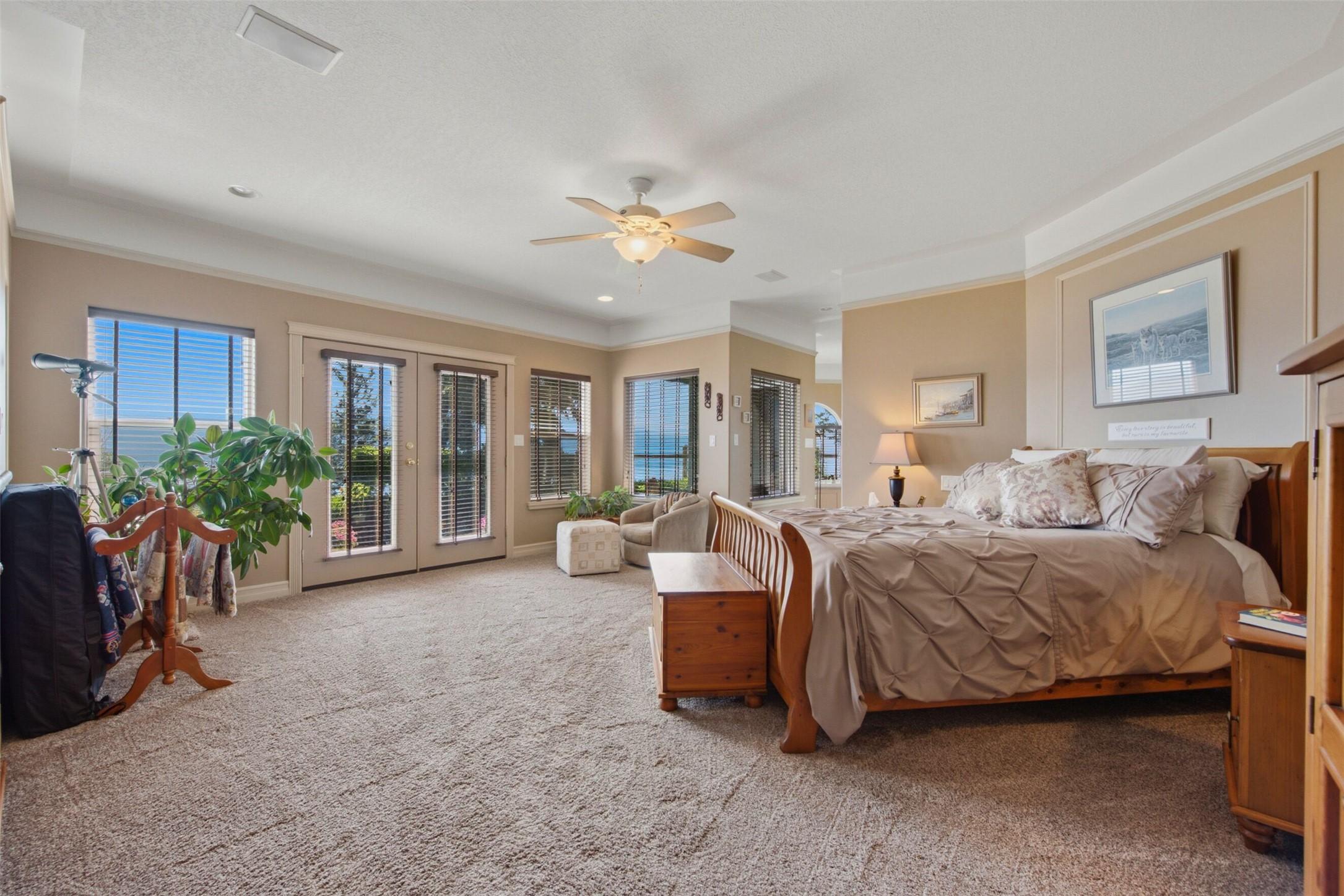 594 Mountain Drive, Vernon, BC - Indoor Photo Showing Bedroom