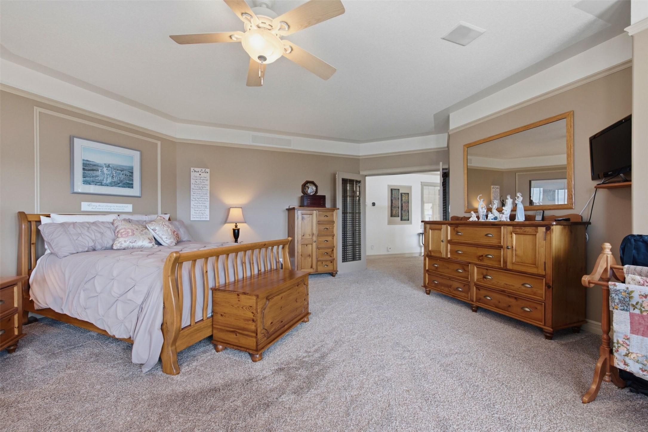 594 Mountain Drive, Vernon, BC - Indoor Photo Showing Bedroom