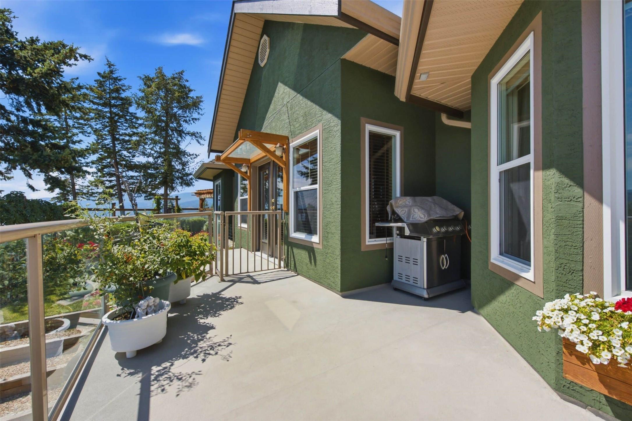 594 Mountain Drive, Vernon, BC - Outdoor With Exterior