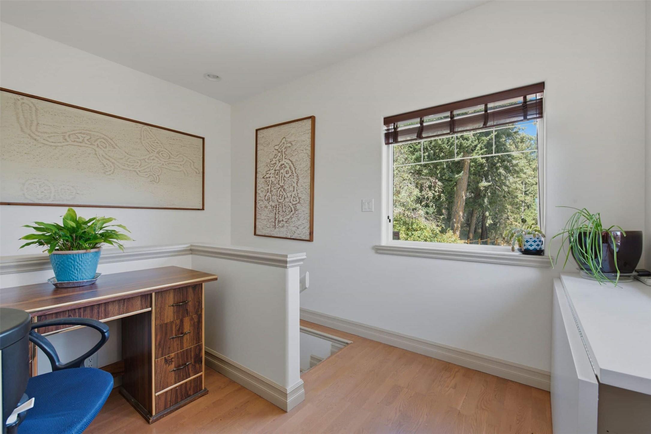 594 Mountain Drive, Vernon, BC - Indoor Photo Showing Office