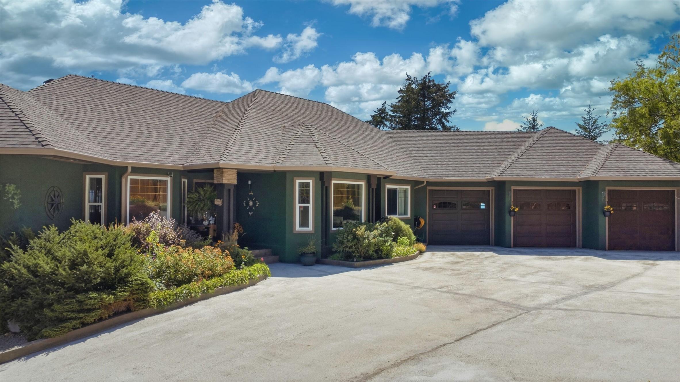594 Mountain Drive, Vernon, BC - Outdoor With Facade