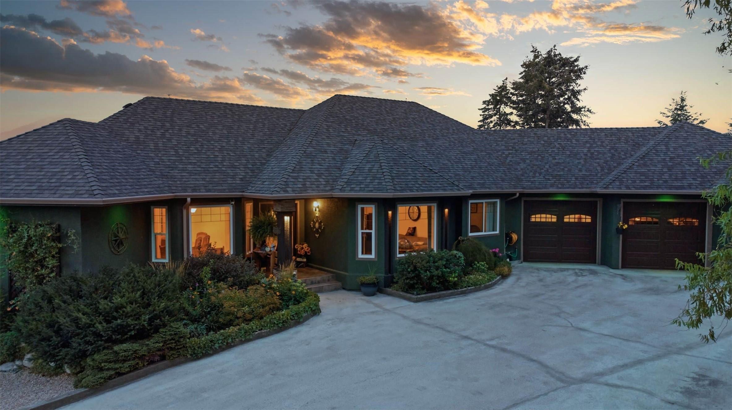 594 Mountain Drive, Vernon, BC - Outdoor With Deck Patio Veranda