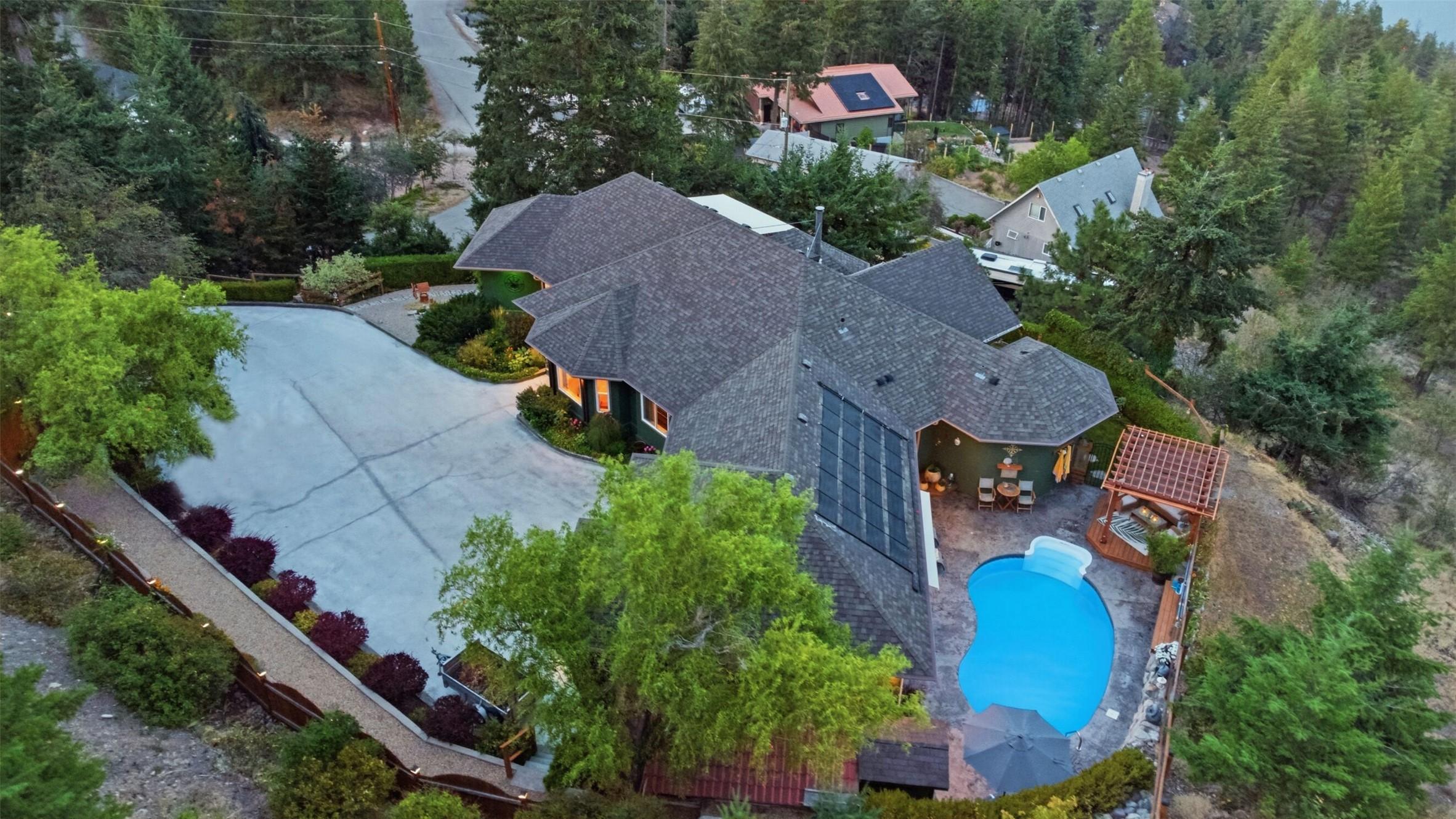 594 Mountain Drive, Vernon, BC - Outdoor With In Ground Pool