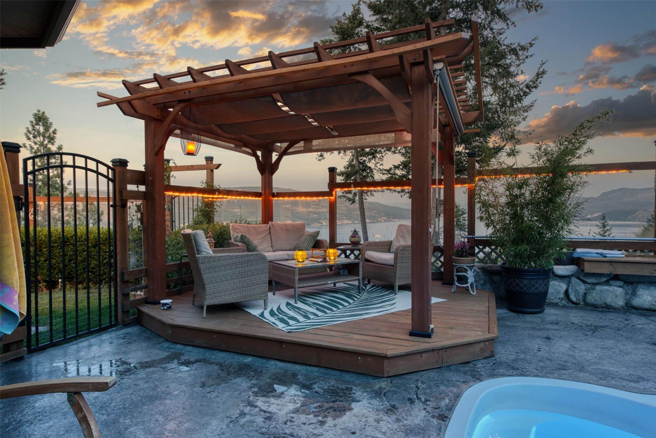 594 Mountain Drive, Vernon, BC - Outdoor With Deck Patio Veranda