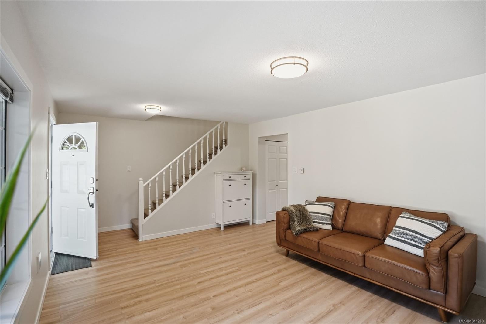 #B-184 Westwood Rd, Nanaimo, BC - Indoor Photo Showing Living Room